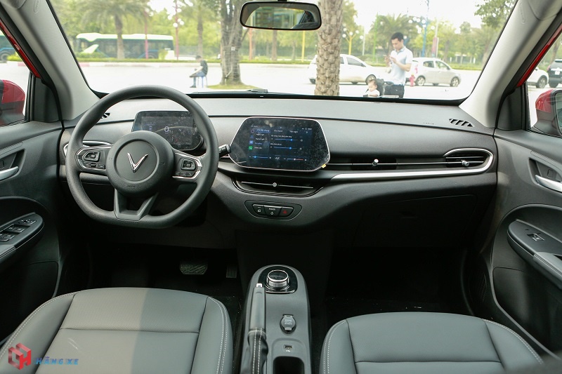 Khoang lái của VF5